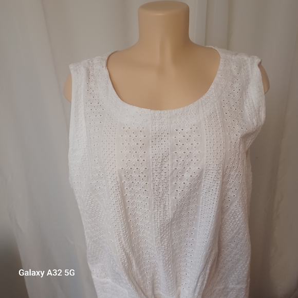 LIZ CLAIBORNE SIZE XXL. White Sleeveless Top - Picture 3 of 12